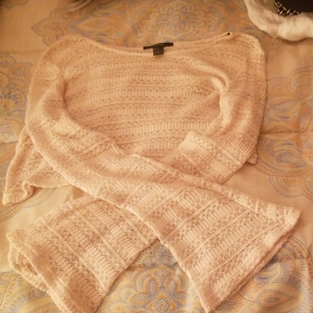Women's long bell sleeve crop top